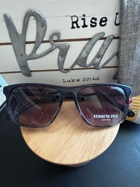 Kenneth Cole Black Rectangular Sunglasses - KC00040